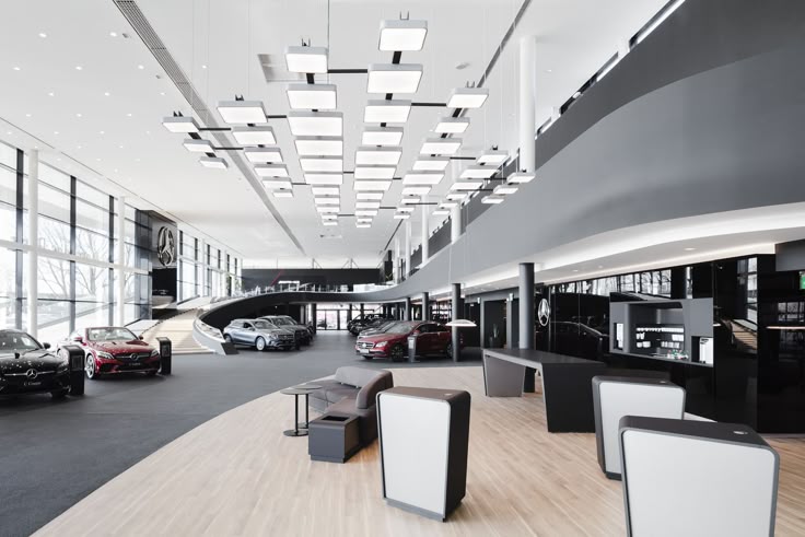 thi cong showroom 5 dieu ban can biet 6814892f74752